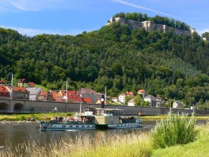 Festung Königstein mit Elbdampfer